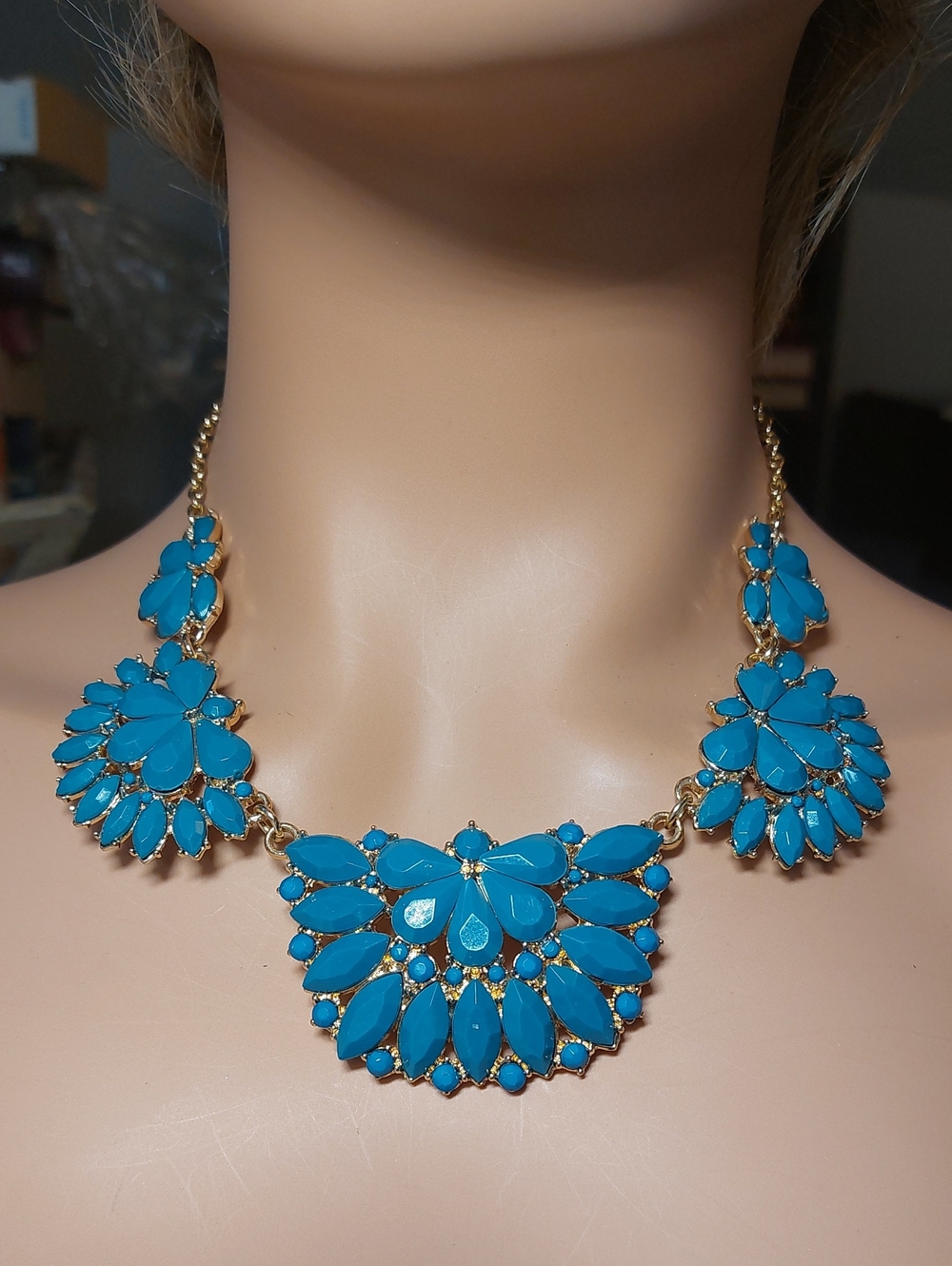 Vibrant Teal Turquoise Flower Motif Acrylic Bib Statement Necklace Gold Tone 18"